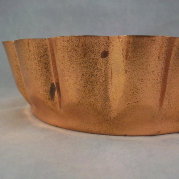 Vintage Round Copper Fluted Fruit Cluster Mold Korea 8" - Picture 5 of 8